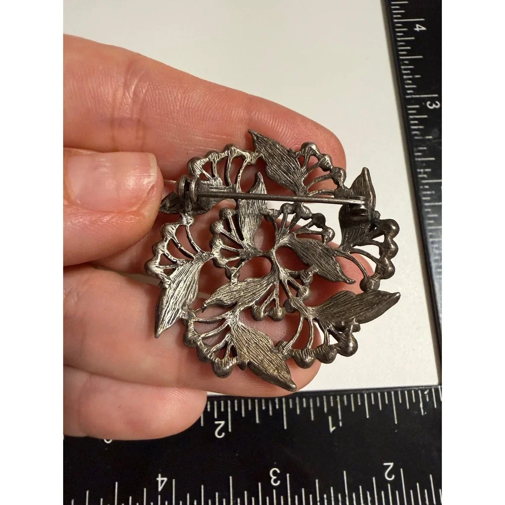 Vintage‎ Silver Tone Botanical Leaf Berry Wreath Brooch Pin Antiqued Finish